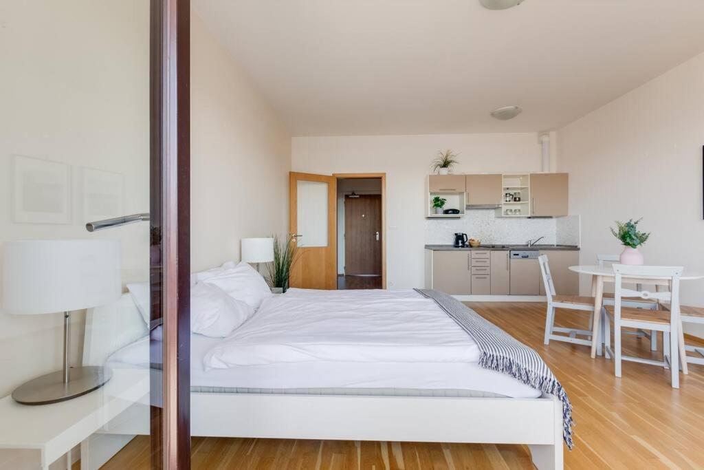 Jt'S Apartments Korunni Str. Prague Exterior photo